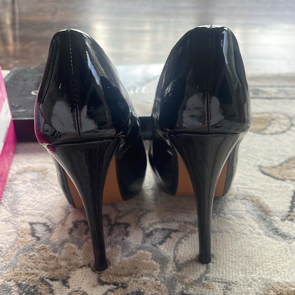 Heels - Picture 3 of 3